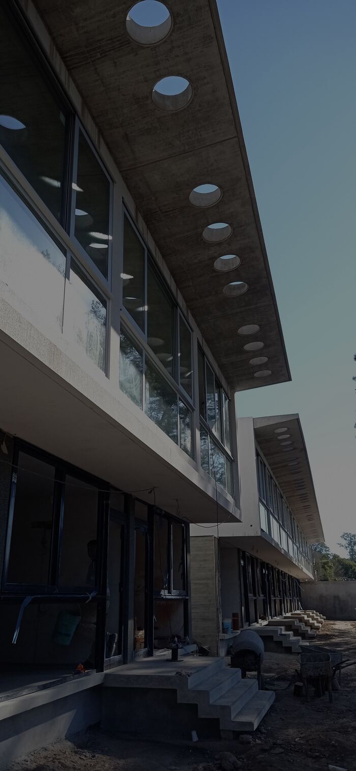 Losa con aberturas circulares, diseño contemporáneo en obra